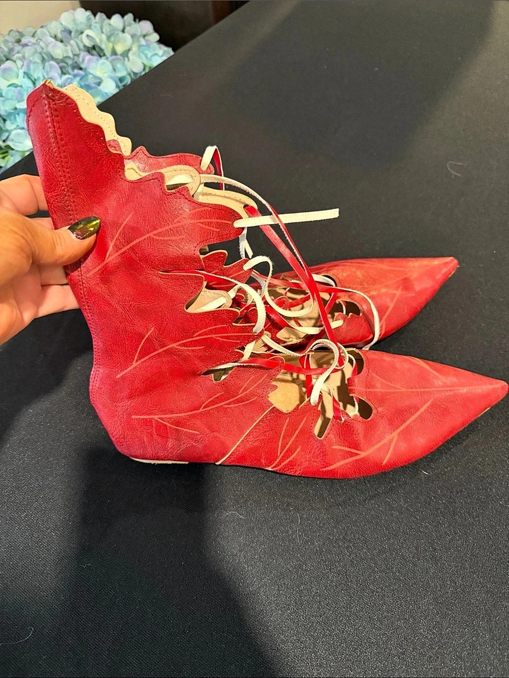 Red Leaf Pointed-Toe Shoes